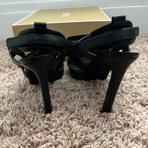 MICHAEL Michael Kors MK Demi Leather Sandal - Picture 5 of 6